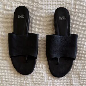 Eileen Fisher Black Leather Toe-Loop Slide Sandals